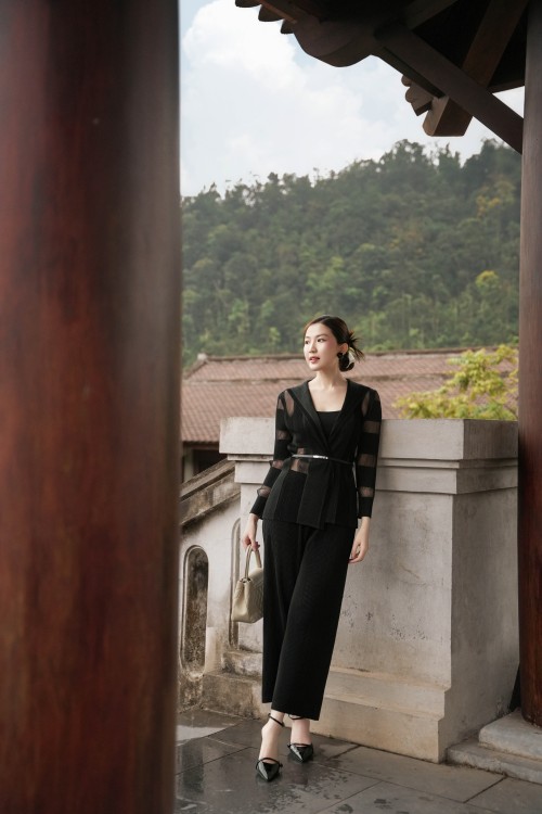 Sixdo Black Contrast Panel Woven Blouse